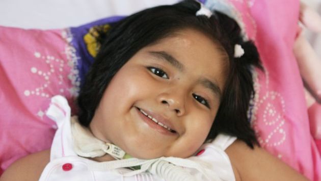Romina Cornejo lucha desde hace tres años por superar cuadriplejia. (USI)