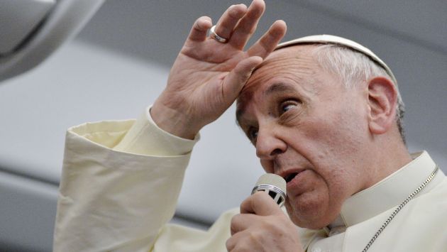 Papa Francisco dijo ayer en el avión papal que él no juzga a los homosexuales.(Reuters)