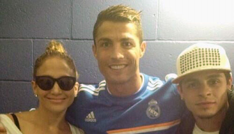La cantante y el bailarín se lucen junto a Cristiano Ronaldo. (Internet)