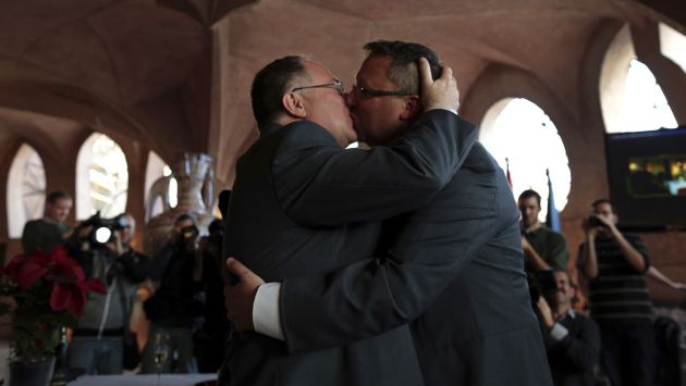 Los homosexuales podrán tramitar su boda ante el Registro Civil uruguayo. (AP)