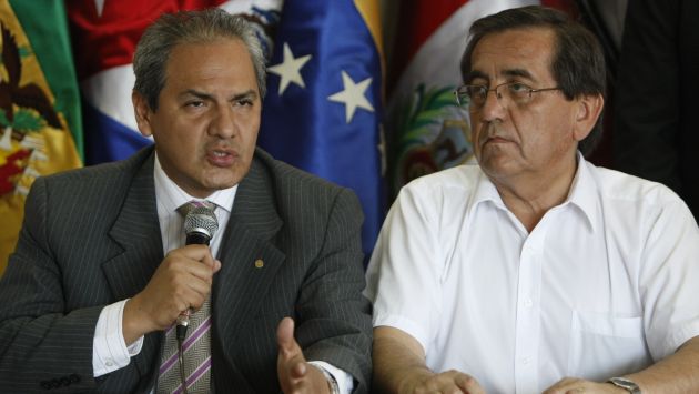 Omar Quesada y Jorge del Castillo comparten el manejo del partido. (Peru21)