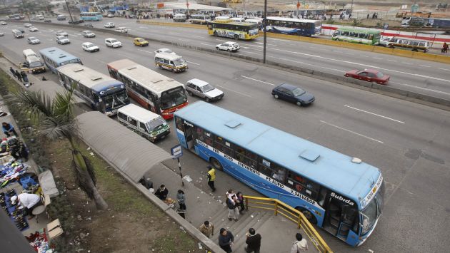 MALESTAR. Los buses que transitan por la Vía de Evitamiento y la Panamericana tienen nuevas tarifas. (David Vexelman)