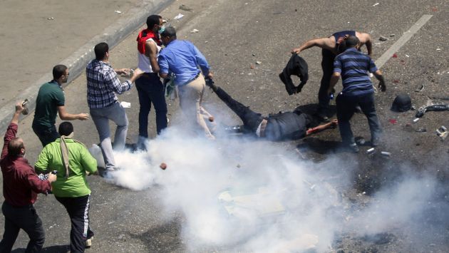 BRUTALIDAD. Mayores enfrentamientos se dieron en las plazas de Rabea al Adauiya y del Nahda. (AP)