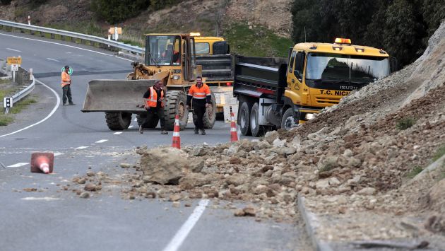Carretera cercana a Seddon con derrumbe. (Reuters)