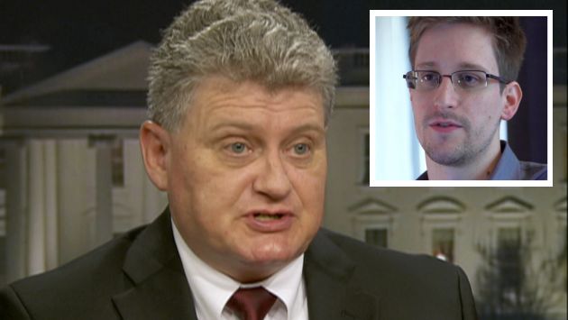 Edward Snowden marca distancia de su padre, Lon Snowden. (AP)