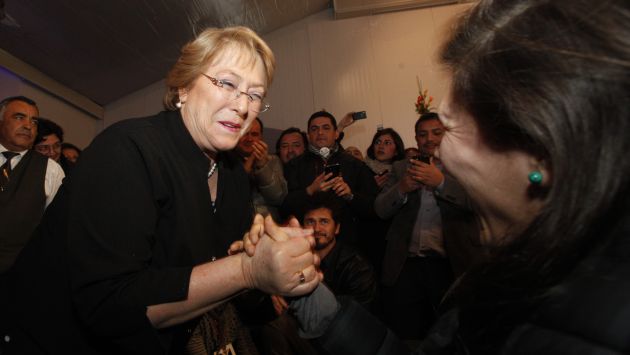 FAVORITA. Michelle Bachelet es, hasta ahora, la favorita con más del 50% de la intención de voto. (AP)
