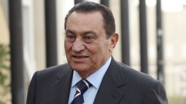 Mubarak vuelve al banquillo de los acusados.