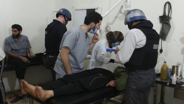 INVESTIGACIÓN. La misión de la ONU tomó pruebas de sangre a los heridos del ataque químico. (Reuters)