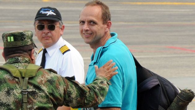 Jernoc Wobert en el aeropuerto de Barrancabermeja tras ser liberado. (AFP)