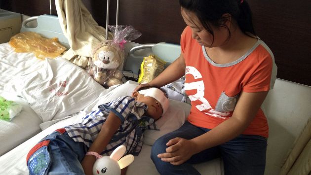 El niño está en tratamiento en un hospital especializado en oftalmología. (AP)