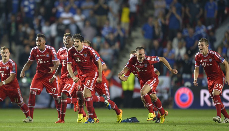 Al final del partido, el Bayern Munich celebró con el título de la Supercopa. (AFP)