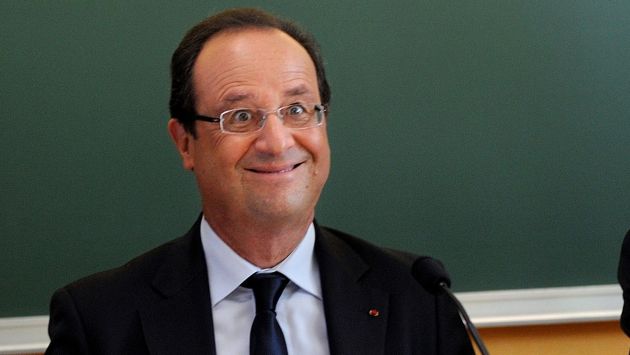 François Hollande captado con gracioso gesto en una escuela francesa. (Reuters)
