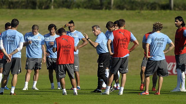 Uruguay viene con todo su arsenal. (AP)