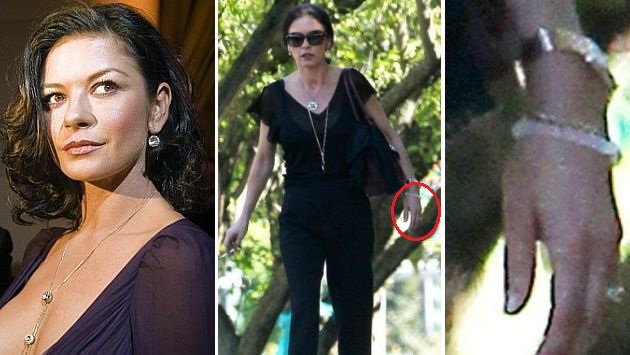 Catherine Zeta-Jones fue captada con su anillo de bodas. (TMZ)