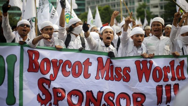 Cientos de musulmanes radicales se manifestaron en Yakarta. (AP)