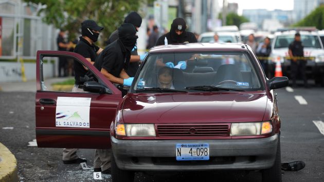 La Policía salvadoreña inició las investigaciones del crimen. (AFP)