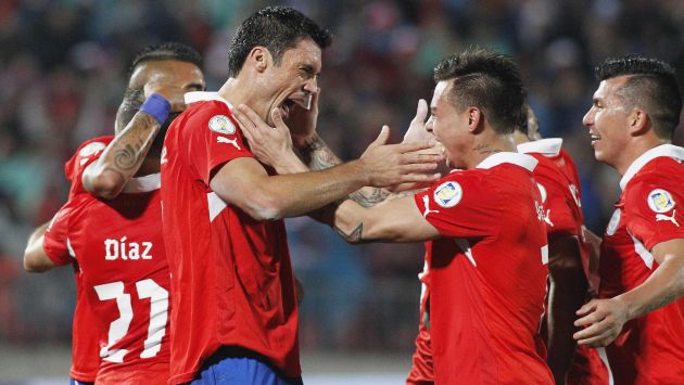Eduardo Vargas, Marcos González y Arturo Vidal marcaron para la ‘Roja’. (AP)