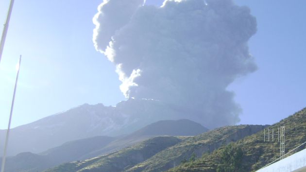 Volcán despierto. El humo y las cenizas afectan a los pobladores. (Difusión)