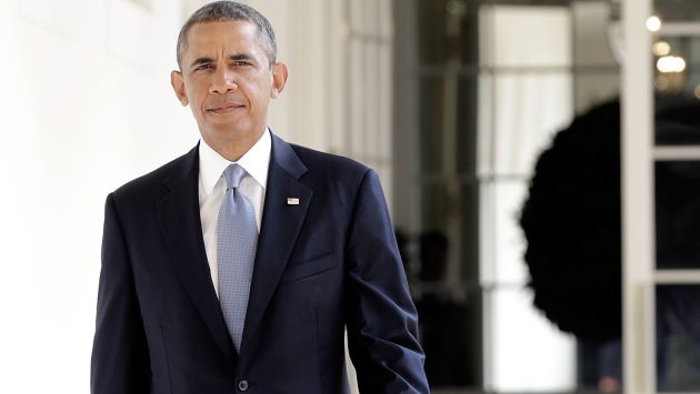 Barack Obama dirigiéndose hoy al Despacho Oval. (AFP)