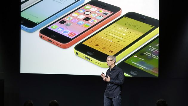 Tim Cook, CEO de Apple, encabezó la ceremonia de presentación. (AP)