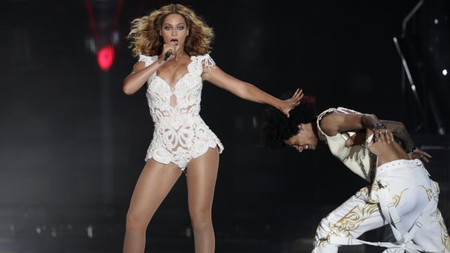 Beyoncé en medio de coreografía milimétrica. (Reuters)