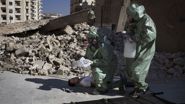 Simulación en Damasco sobre cómo responder ante un ataque con agentes químicos. (AFP)