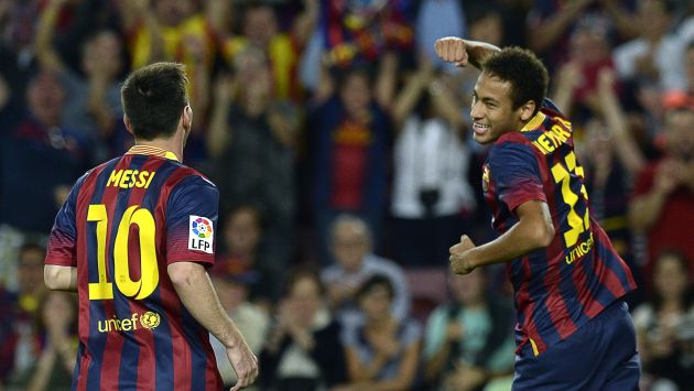 Lionel Messi y Neymar hicieron travesuras en la cancha de Camp Nou. (AFP)