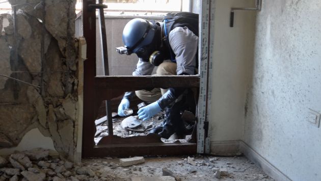 Sigue en la mira. ONU investiga más denuncias sobre ataques con armas químicas en Siria. (AFP)