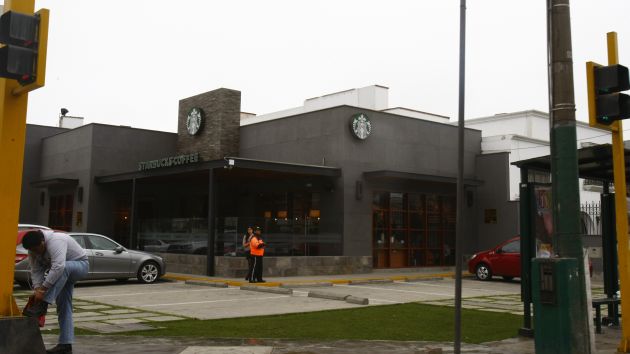 Nuevo atraco. Hampones permanecieron cerca de 10 minutos en Starbucks de Magdalena. (Mónica Palomo/USI)