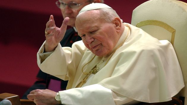 GRAN CARISMA. Juan Pablo II fue el Papa viajero, abierto al diálogo que acercó a la Iglesia a la gente. (AP)