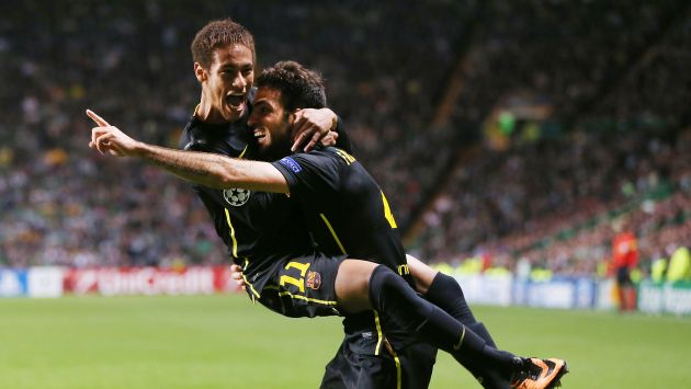 Neymar festeja con Cesc Fábregas el tanto de la victoria. (AFP)