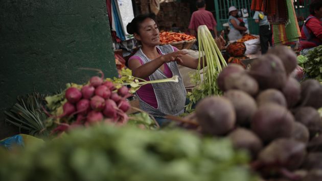 CANASTA. Consumidores pagaron menos por hortalizas y productos marinos, señalan analistas. (César Fajardo)
