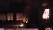 San Juan de Lurigancho: Incendio en cochera afectó a tres vehículos