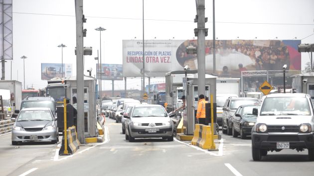 Los conductores expresaron su malestar por el incremento en las tarifas de los peajes. (Fidel Carrillo/Peru21)