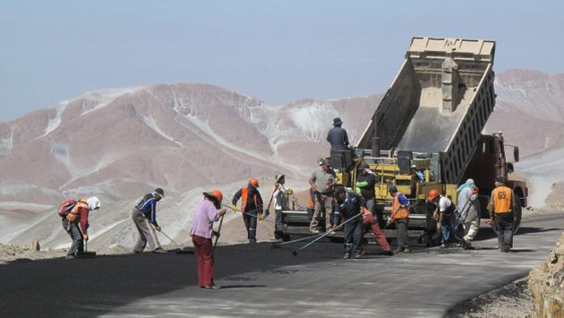 TRABAJO. Perú requiere más inversión en carreteras para mejorar el acceso. (Difusión)