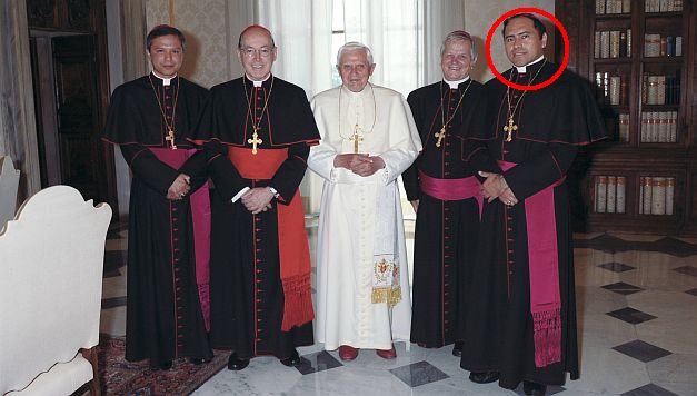 Abanto Guzmán aparece en la imagen con un círculo rojo. (Difusión/F. Latina)