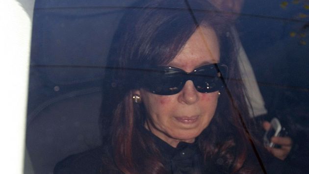Cristina Fernández a su llegada al hospital de la Fundación Favaloro. (AP)