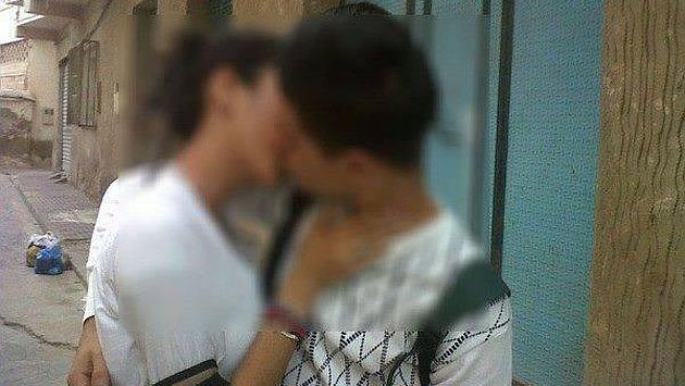 Adolescentes fueron denunciados por colgar la foto de un beso. (Internet)