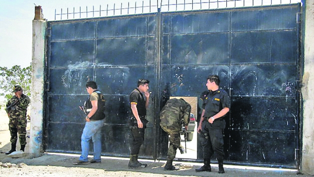 GOLPE. Operativo policial se realizó en la zona de Villa Comunal. (Jorge Merino)