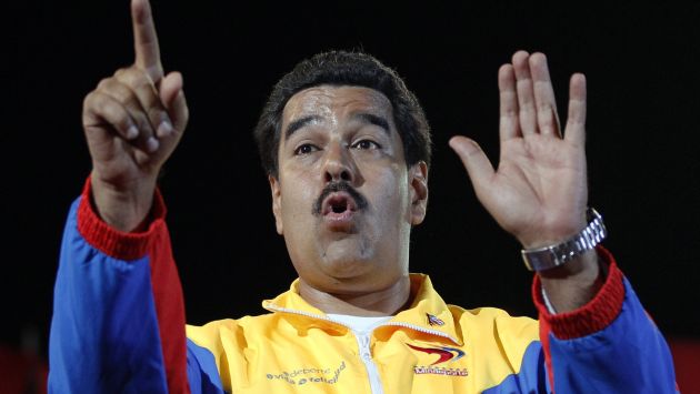 Nicolás Maduro alega que el mal momento es por conspiraciones de sus rivales políticos. (AP)