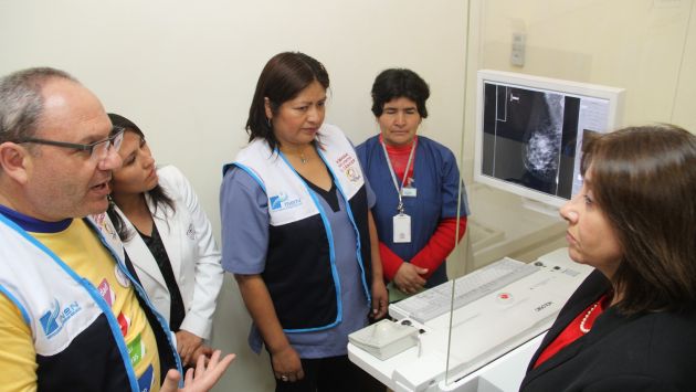 Ministra Midori de Habich inauguró mamógrafo en Ayacucho. (Difusión)