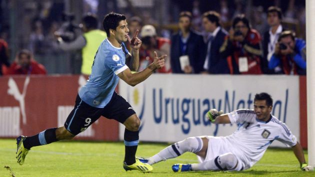 Luis Suárez marcó el segundo de Uruguay. (Reuters)