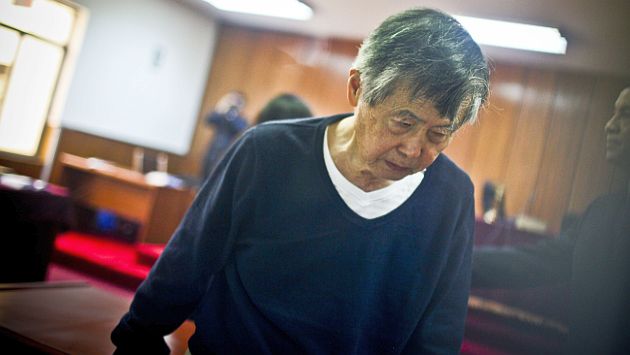 Alberto Fujimori lució así en el inicio de nuevo juicio en su contra. (AFP)