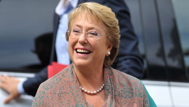 Los sondeos le sonríen a Michelle Bachelet. (AFP)