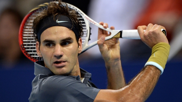 Presionado. Roger Federer no puede pestañear hoy en París. (AFP)