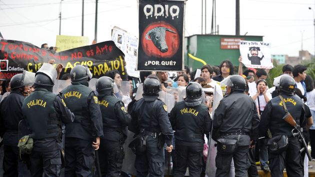 Antitaurinos se concentraron en los alrededores de la Plaza de Acho. (Perú21)