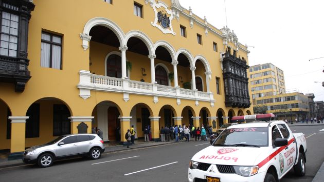 A dedo. Llaman la atención tantos parientes de una sola persona con asesorías para el municipio. (Luis Gonzales)