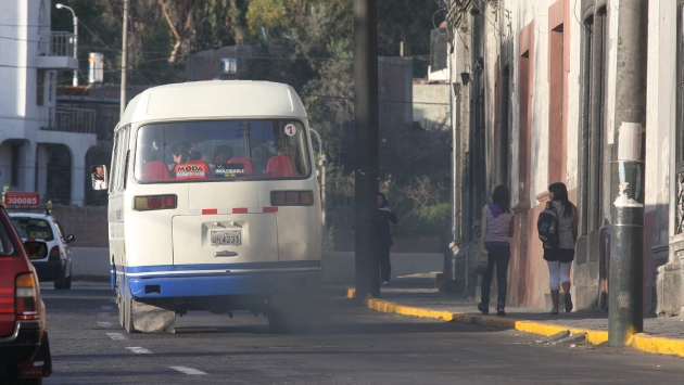 Smog de vehículos es fatal. (Heiner Aparicio)