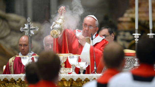 TIEMPOS DE CAMBIO. Francisco sigue con su reforma de la Iglesia Católica y lo hace públicamente. (AFP)