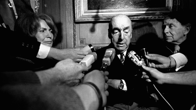 Amenazado. Antes de morir, Neruda pensaba viajar a México para liderar la oposición al régimen. (AP)